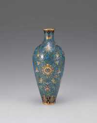 清中期 珐琅缠枝花卉梅瓶